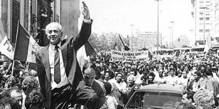 Exilado por 15 anos no Uruguai durante o período da ditadura, Brizola voltou ao Brasil em 1979 - Foto Reprodução