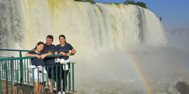 Livia veio do Espírito Santo com a filha, Manuela, e o marido, Rodrigo, para conhecer as Cataratas do Iguaçu - Crédito das fotografias Cataratas: Bruno Canello