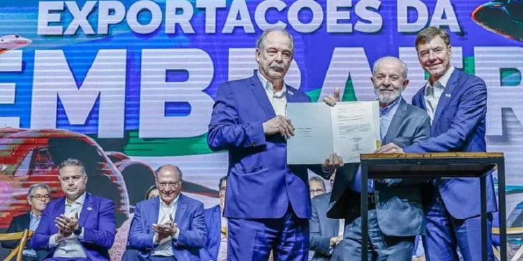 Em fevereiro, o BNDES aprovou financiamento de R$ 500 milhões, por meio do BNDES Mais Inovação, para a Embraer desenvolver novos produtos, processos e tecnologias digitais - Foto: Ricardo Stuckert / PR