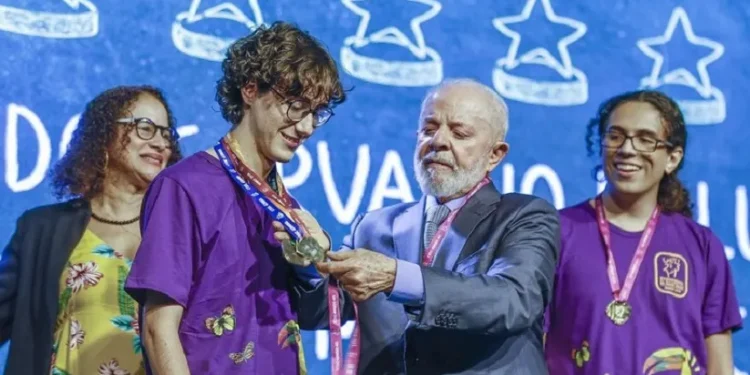 Presidente Lula durante a cerimônia de premiação da 18ª Olimpíada Brasileira de Matemática das Escolas Públicas (OBMEP), no Rio de Janeiro - Foto: Ricardo Stuckert/PR