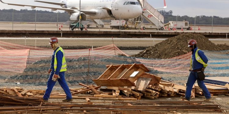 Obras seguem em ritmo intenso e devem ser entregues até novembro - Fotos: Kiko Sierich