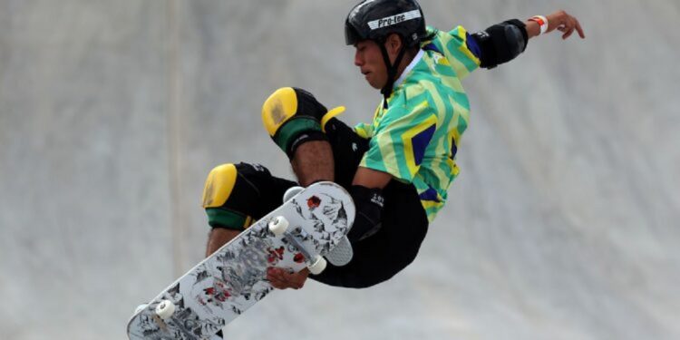 Augusto Akio é campeão mundial de skate park. em Roma - Foto: Getty Images