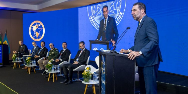 Enio Verri discursa na abertura da Cúpula da Ameripol