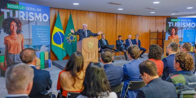 A intenção da nova lei é aprimorar e favorecer maior integração entre poder público e atores privados ligados ao turismo. Foto: Ricardo Stuckert / PR