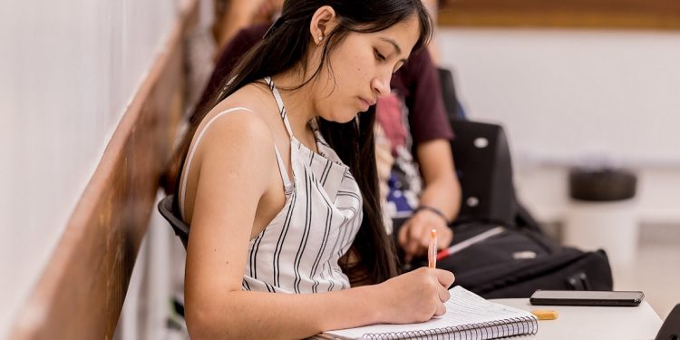 Com seleções onlines e gratuitas, candidatos a cursos de pós-graduação da UNILA não pagam nenhuma taxa até o fim do curso